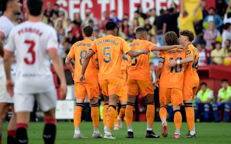 Jogadores do Real Madrid comemoram gol marcado sobre o Sevilla, pela La Liga