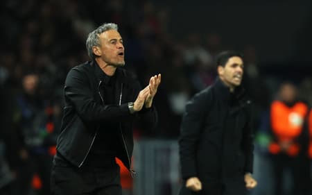Luis Enrique incentiva jogadores do PSG em jogo contra o Arsenal, pela Champions League