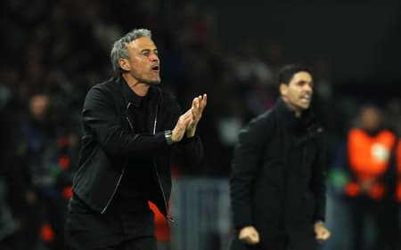 Luis Enrique incentiva jogadores do PSG em jogo contra o Arsenal, pela Champions League