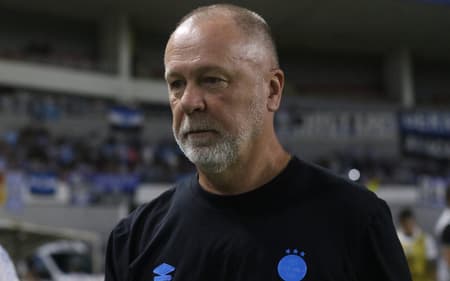 Mano Menezes já comandou o Grêmio em três partidas fora de casa. (Foto: Marlon Costa/AGIF)