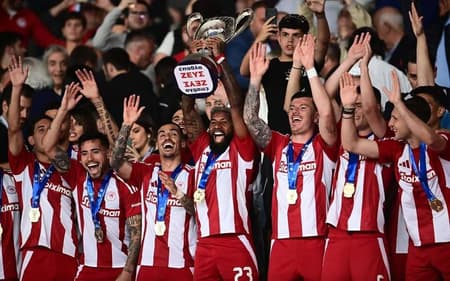 Olympiacos, de Rodinei, é campeão da Copa da Grécia 2025 (Foto: Instagram/@olympiacosfc)