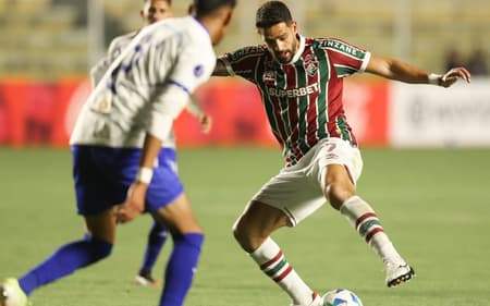Renato Augusto em campo pelo Fluminense contra o GV San José, pela Sul-Americana