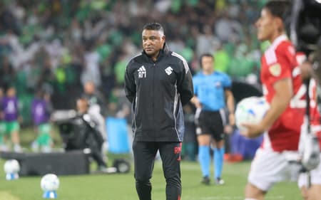 Roger Machado, técnico do Inter, no jogo contra o Atlético Nacional. (Foto: Ricardo Duarte/SC Internacional)