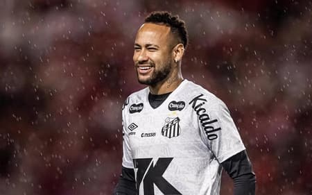 Neymar retorna ao Santos depois de cinco semanas