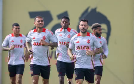 Treino do Internacional -- Alan Patrick, Vitão, Bruno Henrique e Wesley (Foto: Ricardo Duarte/SC Internacional)