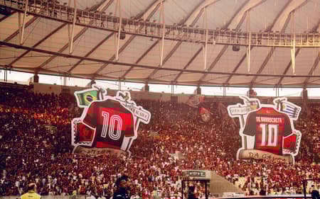 Torcida do Flamengo presente no Maracanã no clássico contra o Vasco