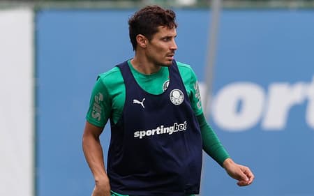 Veiga treina no Palmeiras