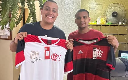 Vítima de violência no Fla-Flu, torcedor do Flamengo ganha camisa de tricolores