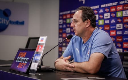 Rogério Ceni em coletiva de imprensa Foto: Rafael Rodrigues/ EC Bahia