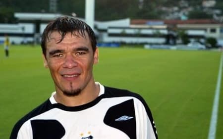 Manzur passou pelo Santos em 2006 (Foto: Divulgação/ Santos)