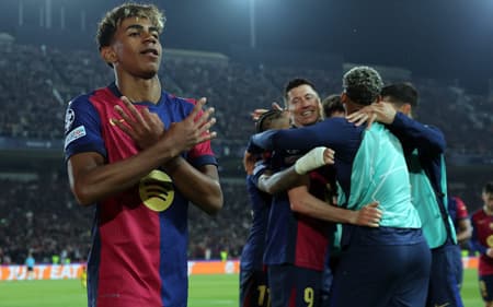 Yamal comemora gol marcado pelo Barcelona sobre o Dortmund