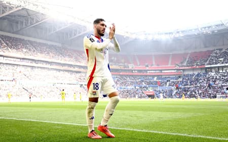 Rayan Cherki pelo Lyon