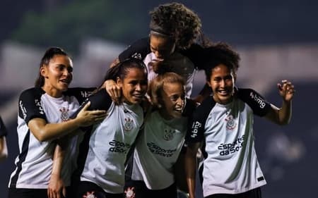 Corinthians comemora resultado.