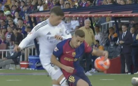 Gol anulado de Fermín Lopez no El Clásico entre Barcelona e Real Madrid