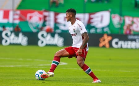 Hércules em ação no jogo do Fluminense contra o Juventude