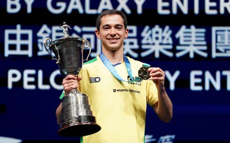 Hugo Calderano é campeão da Copa do Mundo de tênis de mesa