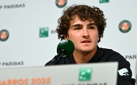 João Fonseca durante coletiva em Roland Garros (Corinne Dubreuil / FFT)
