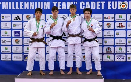 Lucas Dodero no pódio de competição de judô (Foto: Arquivo Pessoal)