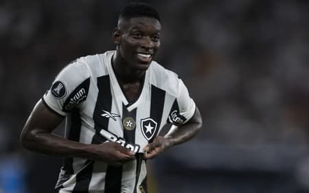 Luiz Henrique deu entrevista exclusiva e cravou se quer voltar ao Botafogo (Foto: Jorge Rodrigues/AGIF)