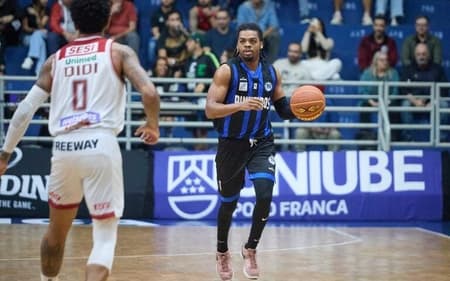 Franca e Pinheiros se enfrentaram, nesta terça-feira (13), pelos playoffs doNBB (Foto: Divulgação/NBB)