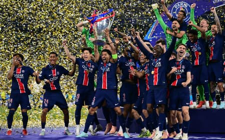 Jogadores do PSG comemoram título da Champions League