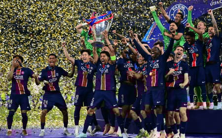 Jogadores do PSG comemoram título da Champions League