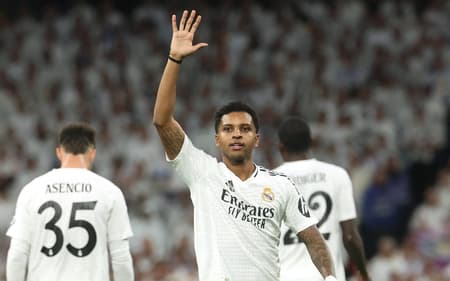 Rodrygo comemora gol pelo Real Madrid (Foto: Pierre-Philippe Marcou/AFP)