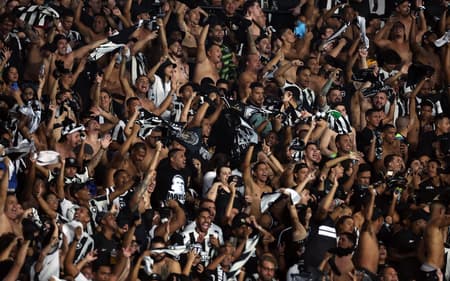 Torcida do Botafogo no Nilton Santos