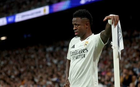 Vini Jr. em ação pelo Real Madrid contra o Borussia Dortmund (Foto: Pierre-Philippe MARCOU / AFP)