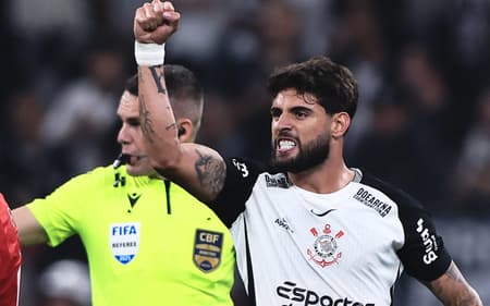 Yuri Alberto comemora gol contra o Internacional