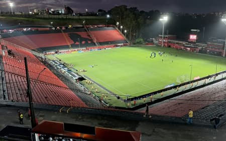 Barradão, estádio do Vitória, antes de jogo pela Sul-Americana Foto: Rafael Carmo / Lance!