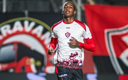 Kauan no aquecimento antes de Vitória e Jacobina, pelo Campeonato Baiano Foto: Victor Ferreira / EC Vitória