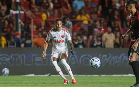 Vitinho, atacante do Internacional