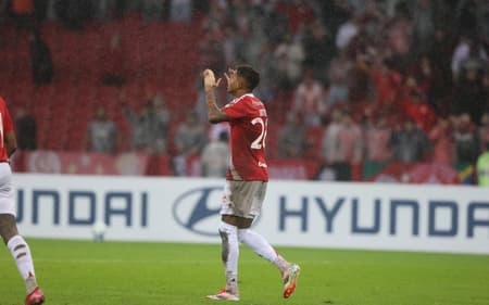 Vitinho, atacante do Internacional