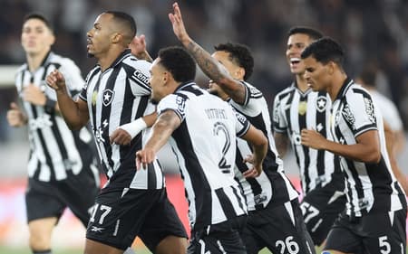 Botafogo venceu o Ceará em seu último jogo antes do Mundial (Foto: Vítor Silva/Botafogo)