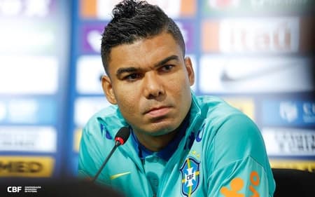 Casemiro exalta Neymar e Ancelotti durante entrevista coletiva no CT Joaquim Grava. (Foto: Rafael Ribeiro/ CBF)