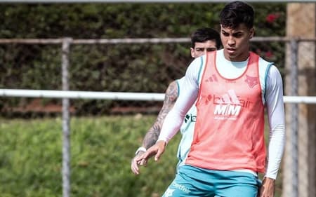 Atacante Kaio Jorge, do Cruzeiro, em treino na Toca da Raposa (Foto: Gustavo Aleixo/Cruzeiro)
