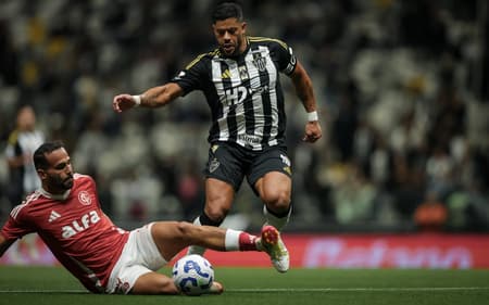 Hulk em jogo do Atlético contra o Internacional (Foto: Pedro Souza / Atlético)