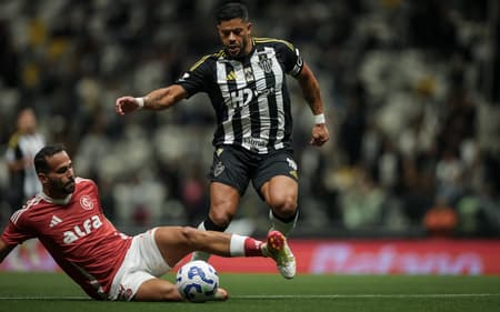 Hulk em jogo do Atlético contra o Internacional (Foto: Pedro Souza / Atlético)