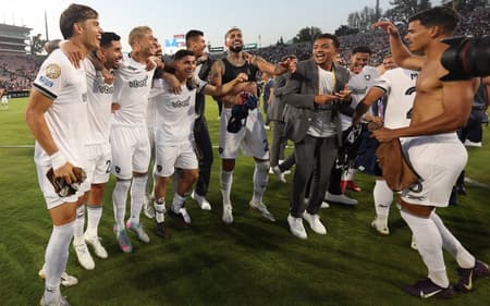 Jogadores do Botafogo comemorando vitória sobre o PSG (Foto: Vítor Silva/Botafogo)