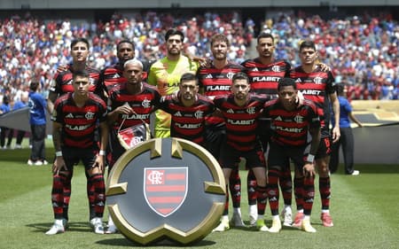 Elenco do Flamengo reunido antes do jogo contra o Chelsea (Foto: Gilvan de Souza/Flamengo)