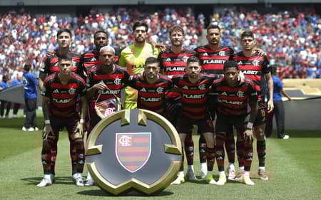 Elenco do Flamengo reunido antes do jogo contra o Chelsea (Foto: Gilvan de Souza/Flamengo)