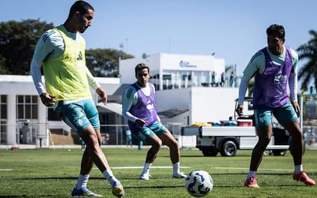 Volante Christian, do Cruzeiro, em treino na Toca da Raposa (Foto: Gustavo Aleixo/Cruzeiro)