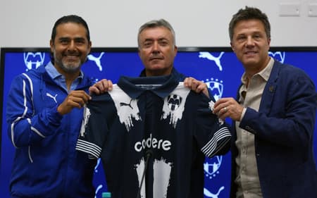 Domènec Torrent é apresentado no Monterrey, do México