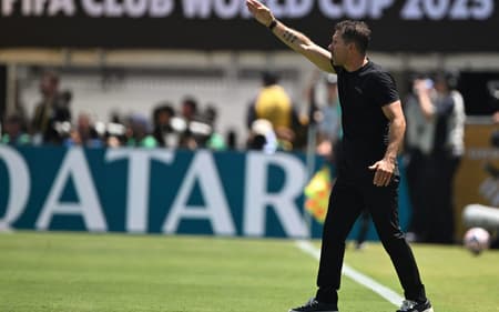 Técnico Diego Simeone, do Atlético de Madrid (Foto: Patrick T. Fallon/AFP)