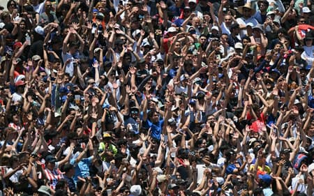 Torcedores do PSG na estreia da equipe no Mundial de Clubes