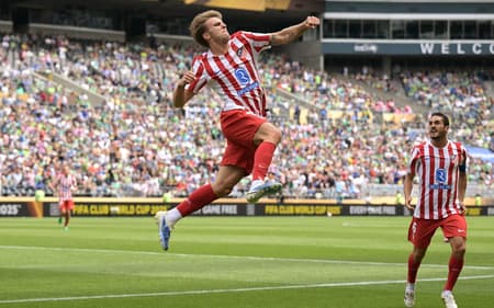Barrios comemora gol do Atlético de Madrid contra o Seattle Sounders (Foto: Juan Mabromata/AFP)