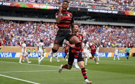 Bruno Henrique comemora gol do Flamengo contra o Chelsea