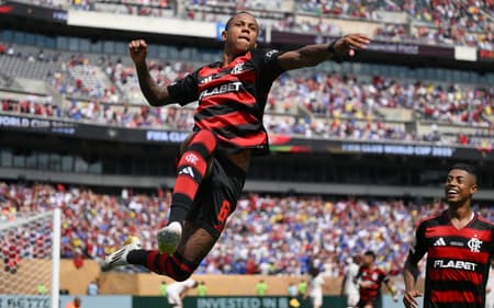 Wallace Yan comemora gol marcado contra o Chelsea no Mundial de Clubes