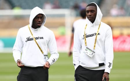 Weah e Kolo Muani na chegada para Juventus x Wydad Casablanca